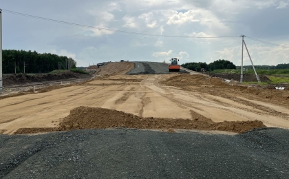 В Панкрушихинском районе Алтайского края дорожники ДСУ №4 ведут работы по строительству путепровода над жд путями