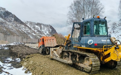 В Солонешенском районе Алтайского края работы по реконструкции дороги с мостом выполнены на 30%
